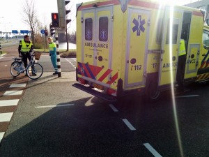 Automobilist merkt niet van aanrijding met fietser aan de Dierensteinweg in Barendrecht