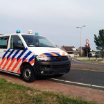 Aanrijding politiebusje met personenauto Voordijk; onderweg naar overval alarm