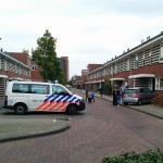 Auto rijdt voortuin in van woning aan het Slotermeer in Barendrecht