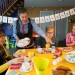 McDonald’s medewerkers verzorgen moederdagontbijt Ronald McDonald Huis Barendrecht