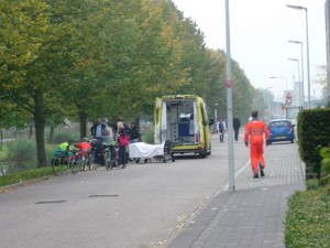 Traumahelikopter naar gewonde man aan de Rossinisingel (Spinetstraat) in Barendrecht