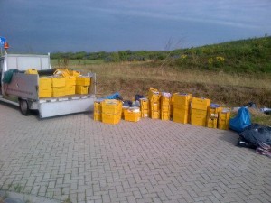 Tientallen kratten met post aangetroffen op parkeerplaats Vrijenburgweg Barendrecht