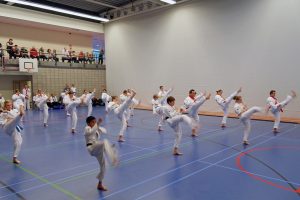 Geslaagde karate examens in sporthal de Riederpoort